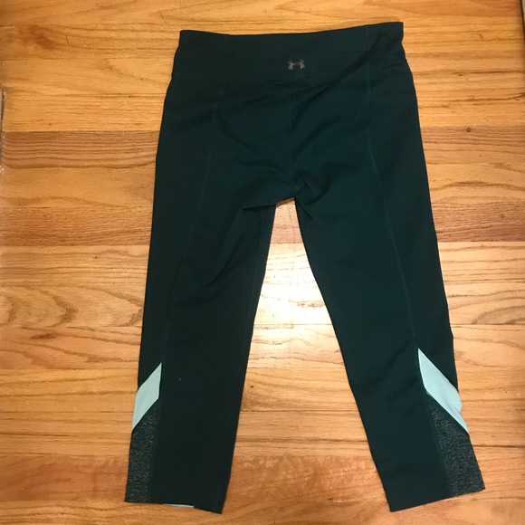 EUC Under Armour Green Cropped Leggings - Picture 3 of 4